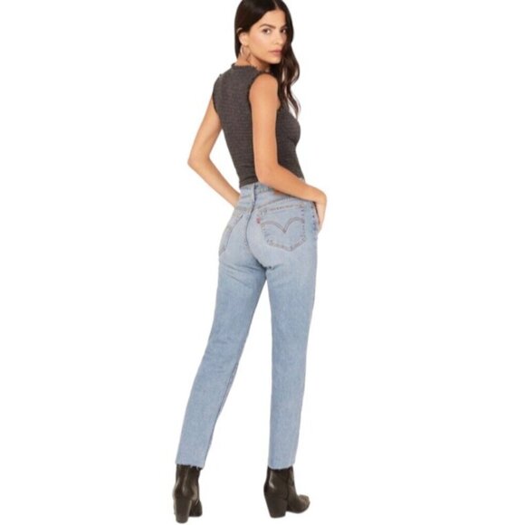 Levi’s 32 (14/15) Wedgie Straight Women’s Jeans Distressed Frayed Hems Stretch - Picture 2 of 12